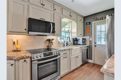 4681 NE 2nd Ave, Oakland Park, FL 33334 - Photo 6