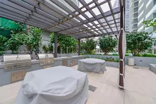 77 SE 5th St, Miami, FL 33131 - Photo 30