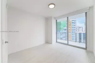 77 SE 5th St, Miami, FL 33131 - Photo 10