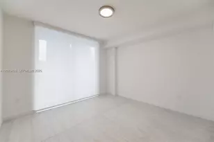 77 SE 5th St, Miami, FL 33131 - Photo 8
