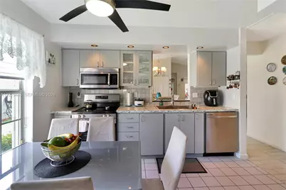 590 SE 19th Dr, Homestead, FL 33033 - Photo 6