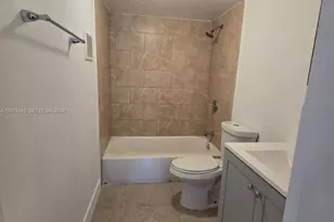 9678 Fontainebleau Blvd, Miami, FL 33172 - Photo 12
