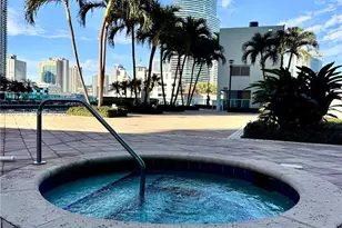 41 SE 5th St, Miami, FL 33131 - Photo 28