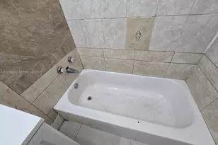 2431 NW 9th St, Fort Lauderdale, FL 33311 - Photo 4