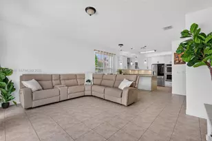 18051 SW 41st St, Miramar, FL 33029 - Photo 14