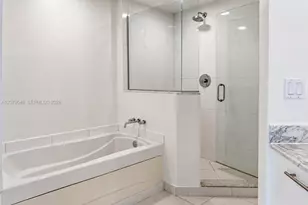 55 SE 6th St, Miami, FL 33131 - Photo 10