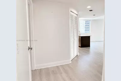 55 SE 6th St #1510, Miami, FL 33131 - Photo 16