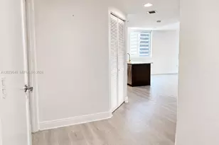55 SE 6th St, Miami, FL 33131 - Photo 16