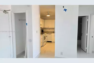 3000 Riomar St #703, Fort Lauderdale, FL 33304 - Photo 12
