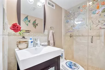 5555 Collins Ave #14B, Miami Beach, FL 33140 - Photo 14