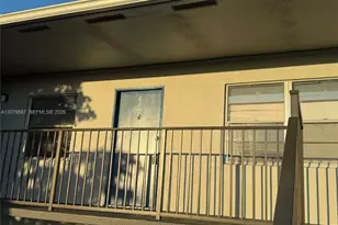 301 SW 135th Ave, Pembroke Pines, FL 33027 - Photo 2