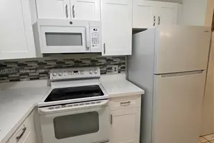 301 SW 135th Ave, Pembroke Pines, FL 33027 - Photo 8