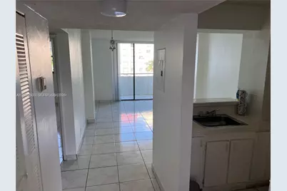 546 SW 1st St #611, Miami, FL 33130 - Photo 4