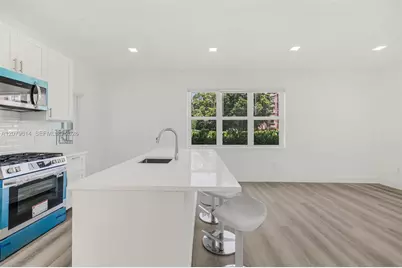 340 NE 125th St, North Miami, FL 33161 - Photo 14