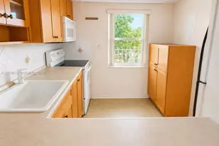 1035 Country Club Dr, Margate, FL 33063 - Photo 6