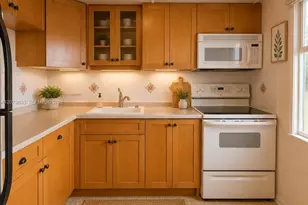 1035 Country Club Dr, Margate, FL 33063 - Photo 8