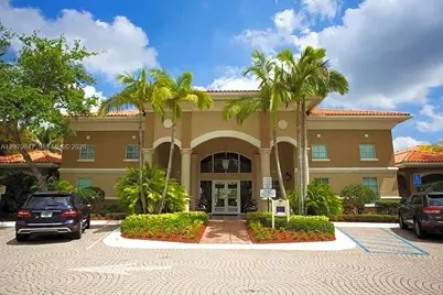 215 SW 117th Ter #14204, Pembroke Pines, FL 33025 - Photo 2