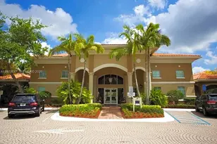 215 SW 117th Terrace, Pembroke Pines, FL 33025 - Photo 2