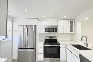 8010 SW 152nd Ave, Miami, FL 33193 - Photo 4