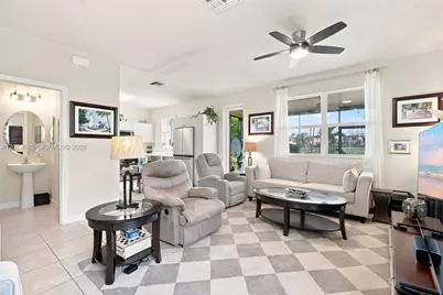 2466 NE 3rd Ct, Homestead, FL 33033 - Photo 4
