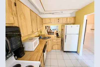 1751 NW 75th Ave #303, Plantation, FL 33313 - Photo 4