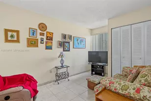 10300 NW 9th St Cir, Miami, FL 33172 - Photo 10