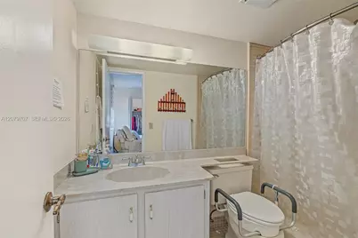 10300 NW 9th St Cir #203, Miami, FL 33172 - Photo 16