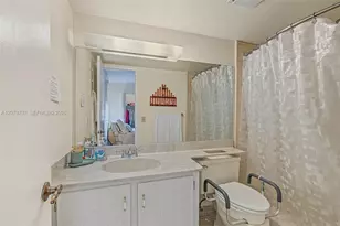 10300 NW 9th St Cir, Miami, FL 33172 - Photo 16