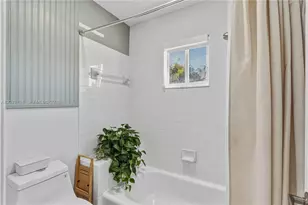 1416 Canary Island Dr, Weston, FL 33327 - Photo 36