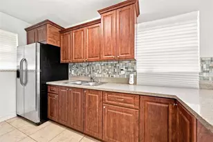 2135 NW 129th St, Miami, FL 33167 - Photo 14