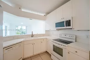 10750 NW 66th St, Doral, FL 33178 - Photo 22