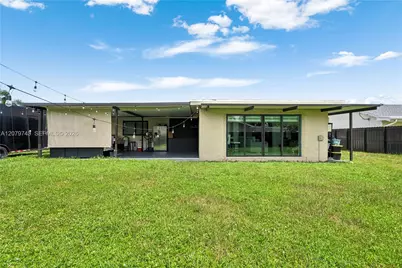 620 NW 98th Ave, Pembroke Pines, FL 33024 - Photo 24