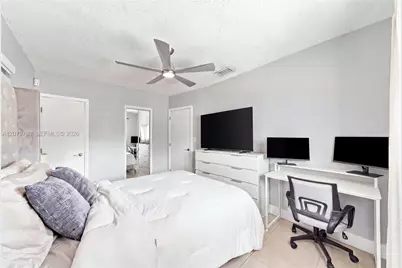 4041 W 8th Ave, Hialeah, FL 33012 - Photo 14