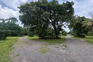 17725 SW 218th St, Miami, FL 33170 - Photo 2