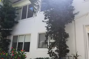3921 N Meridian Ave, Miami Beach, FL 33140 - Photo 12