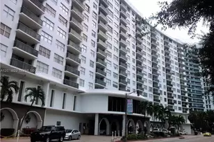 6039 Collins Ave, Miami Beach, FL 33140 - Photo 10