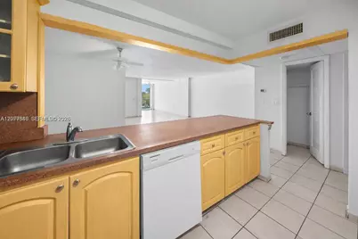 6450 Collins Ave #205, Miami Beach, FL 33141 - Photo 18