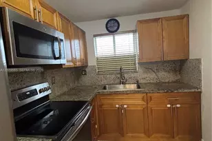 8172 NW 10th St, Miami, FL 33126 - Photo 10