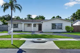18569 SW 89th Pl, Cutler Bay, FL 33157 - Photo 1