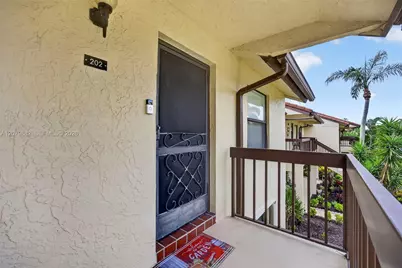 4626 E Lucerne Lakes Blvd E #202, Lake Worth, FL 33467 - Photo 6