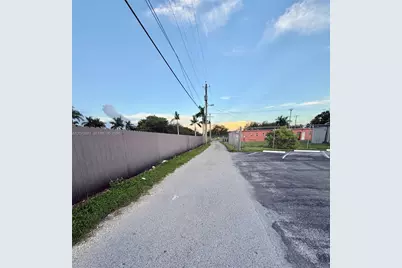 54 NW 8th St, Homestead, FL 33030 - Photo 4