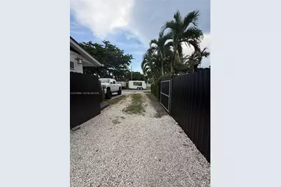 10411 SW Sw 51st St, Miami, FL 33165 - Photo 36