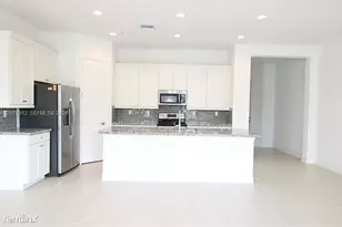 11776 SW 13th Ln, Pembroke Pines, FL 33025 - Photo 2