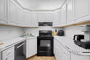 1014 Green Pine Blvd, West Palm Beach, FL 33409 - Photo 8