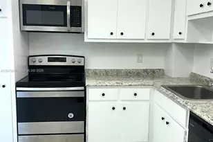 4400 Hillcrest Dr, Hollywood, FL 33021 - Photo 2
