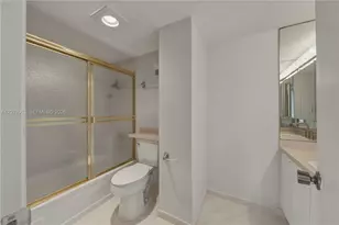 900 St Charles Pl, Pembroke Pines, FL 33026 - Photo 22