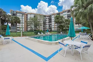 900 St Charles Pl, Pembroke Pines, FL 33026 - Photo 24