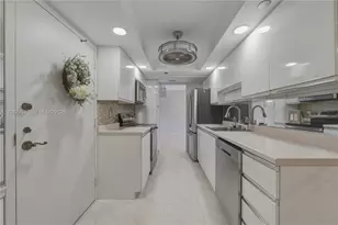 900 St Charles Pl, Pembroke Pines, FL 33026 - Photo 10