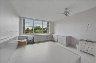 900 St Charles Pl, Pembroke Pines, FL 33026 - Photo 12