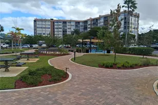 900 St Charles Pl, Pembroke Pines, FL 33026 - Photo 32